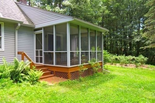 108 Buffam Rd, Amherst, MA 01002-9723