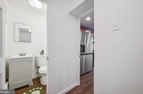 2113 20th St, Philadelphia, PA 19121-1517