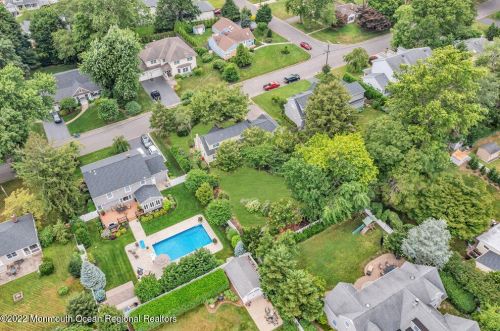 52 Laurel Dr, Little Silver NJ 07739-1416 exterior