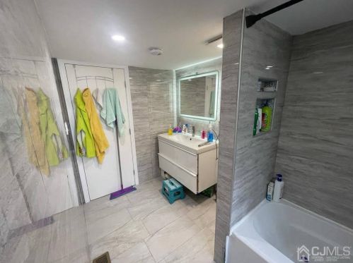 78 Hagaman St, Carteret NJ  07008-1946 exterior