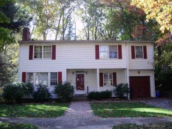 28 Nantucket Rd, Newton, MA 02461-1408