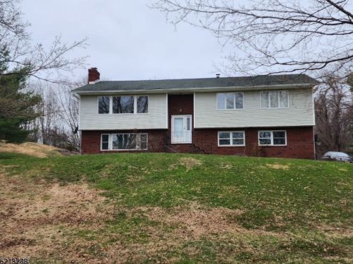 66 Clark Rd, Wantage NJ  07461-3112 exterior