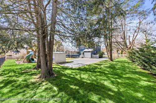 450 Branch Ave, Little Silver NJ  07739-1111 exterior