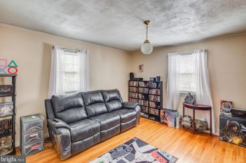 160 Laurel St, West Deptford NJ 08096-1835 exterior