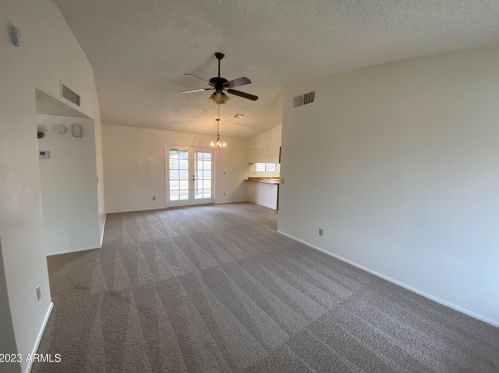 124 Bluefield Ave, Phoenix, AZ 85022-1015