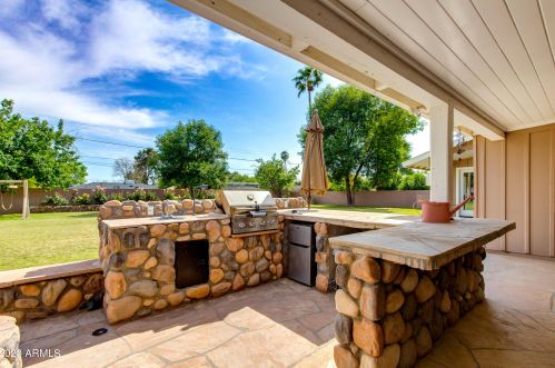 3713 Camelback Rd, Phoenix AZ 85033-1505 exterior