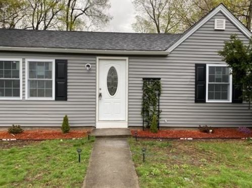 9 Oakview St, Worcester MA  01605-2014 exterior