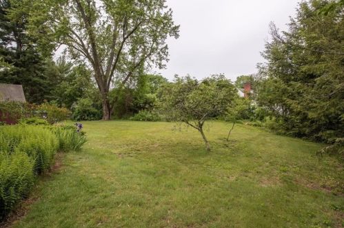 185 Pelham Rd, Amherst MA 01002-9777 exterior