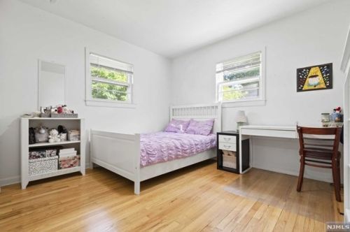 32 Deacon Pl, Cresskill NJ  07626-1139 exterior