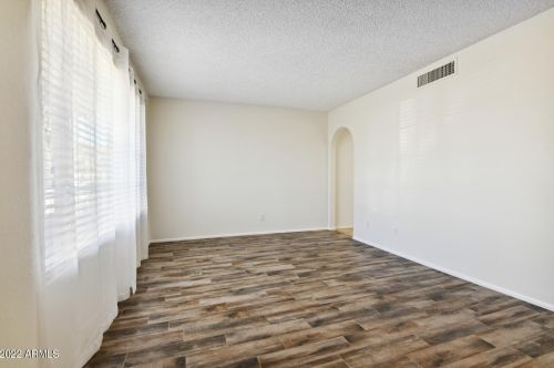 807 Country Gables Dr, Phoenix AZ  85022-3711 exterior