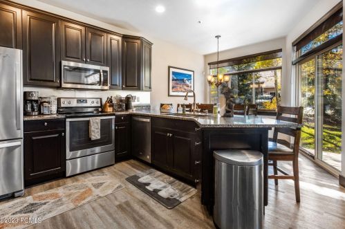 1390 Mdw Loop Rd, Park City UT 84098-5945 exterior