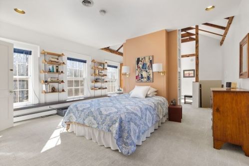 550 Beacon St, Newton MA 02459-2024 exterior