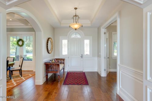 5621 Calle Camelia, Phoenix AZ 85018-4617 exterior