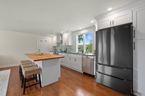 14 Hodgkins Rd, Rockport MA  01966-2004 exterior