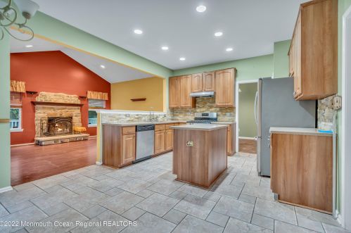 16 Cardinal Dr, Jackson Twp NJ 08527-3174 exterior