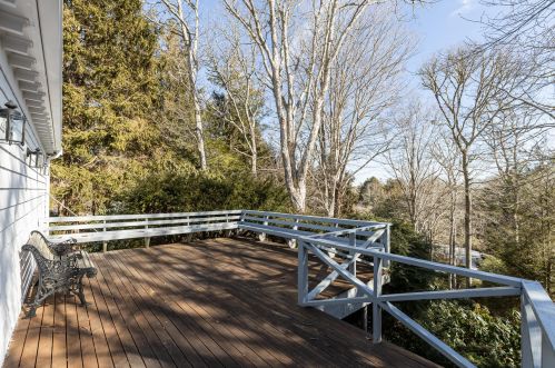 27 Huettner Rd, Falmouth MA 02543-1508 exterior