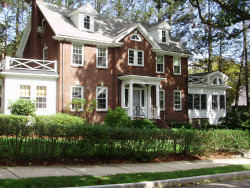 386 Highland St, Newton, MA 02465-2708