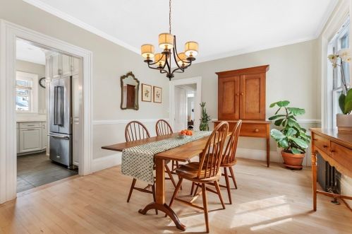 42 Maple St, Newton MA 02458-1712 exterior