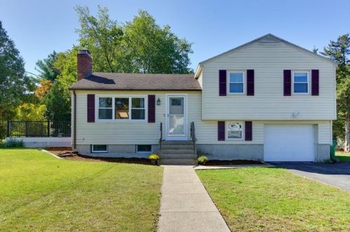 9 Lisa St, Burlington, MA 01803-1136