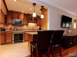 100 Seminary St, Bergenfield, NJ 07621-3227