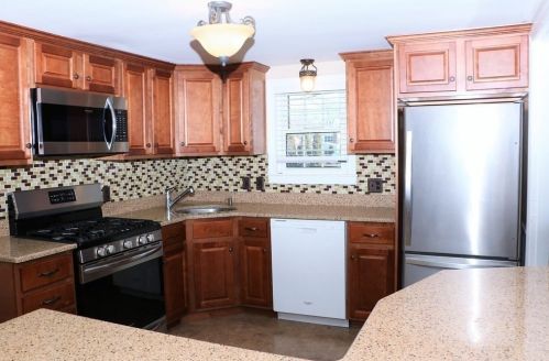 372 St, Weymouth MA 02191-1330 exterior