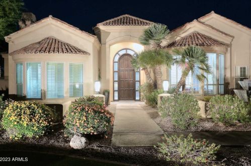 4702 Caron St, Phoenix, AZ 85028-5512