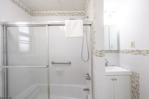 18 Clinton St, Belleville NJ  07109-2414 exterior