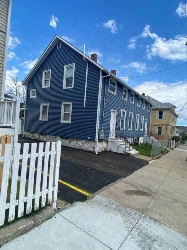 31 Austin St, New Bedford MA  02740-6913 exterior