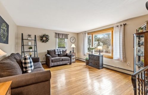 105 Hall Dr, Hingham MA 02061-1813 exterior