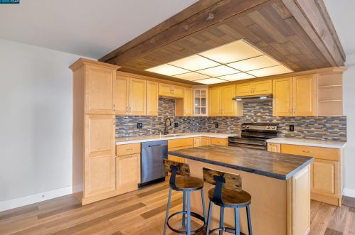 1973 Placer Dr, San Leandro CA  94578-1336 exterior