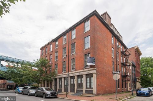242 3rd St, Philadelphia, PA 19106-1113