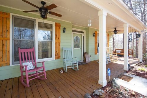 24 High Shoals Dr, Dahlonega, GA 30533-3550