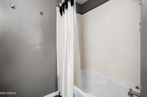 1320 Bethany Home Rd, Phoenix AZ 85014-2048 exterior