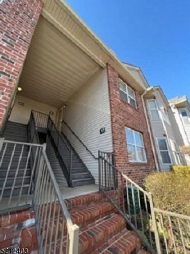 17 Jennifer Dr, East Hanover, NJ 07936-3433