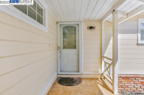 1225 Sandelin Ave, San Leandro CA  94577-3956 exterior