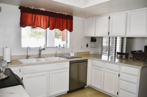 1221 Canterbury Dr, Phoenix AZ  85022-4412 exterior