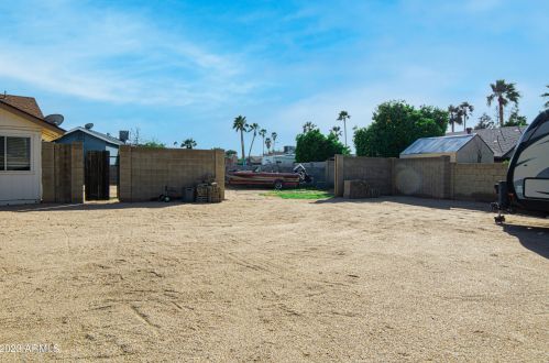 2322 Country Gables Dr, Phoenix AZ 85053-4532 exterior