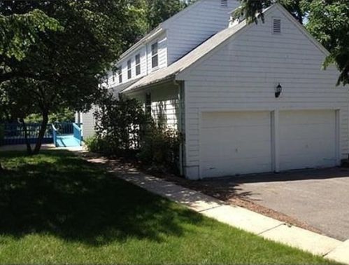 327 Dedham St, Newton MA 02461-2108 exterior