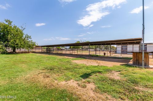 4210 Country Gables Dr, Phoenix AZ 85053-4528 exterior