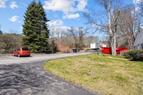 1062 Taunton Ave, Seekonk MA 02771-3111 exterior