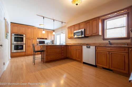 760 Veterans Hwy, Jackson Twp NJ 08527-3335 exterior