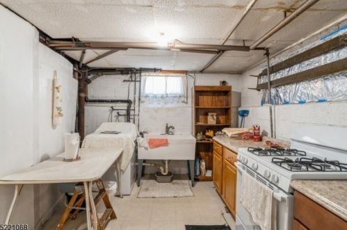 54 Meacham St, Belleville NJ 07109-1935 exterior