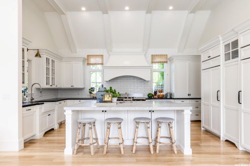 1918 Siesta Dr, Sandy UT 84093-6139 exterior