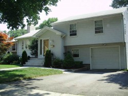 12 Redwood Rd, Newton, MA 02459-3125