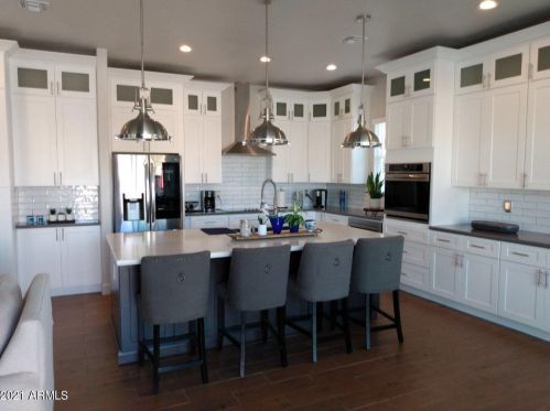 17234 28th St, Phoenix, AZ 85032-1902