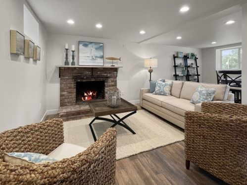 14 Hodgkins Rd, Rockport MA  01966-2004 exterior