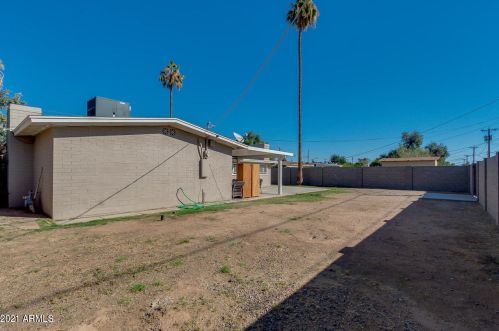 3825 Elm St, Phoenix AZ 85033-2112 exterior