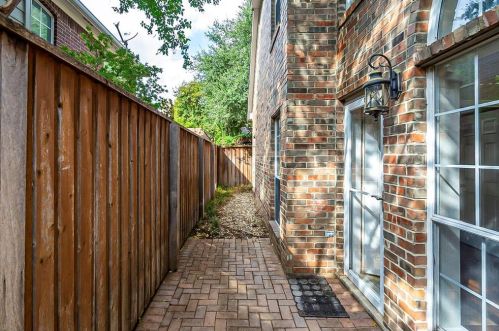 14593 Parker Ct, Addison TX 75001-7971 exterior