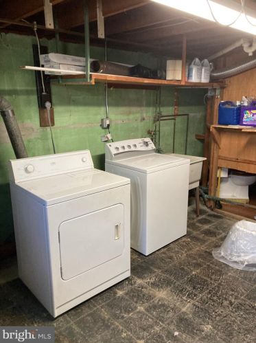 124 Military Dr, West Deptford NJ 08063-1507 exterior