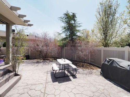 2161 Lorita Way, Sandy UT 84093-6514 exterior